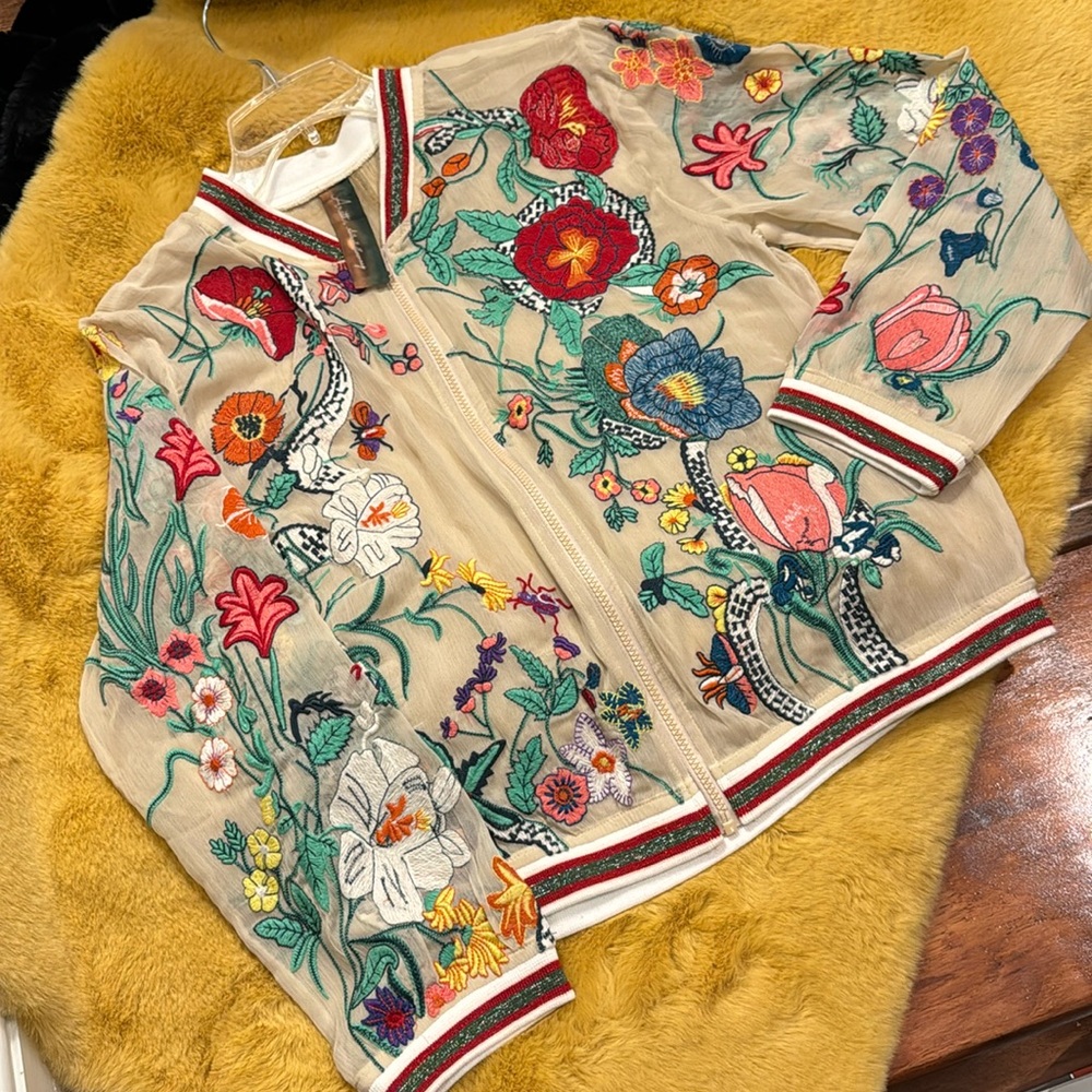 Aratto Bellezza Embroidered Ivory Jacket Size L.